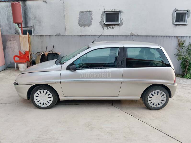 Lancia Ypsilon 1.2 8v