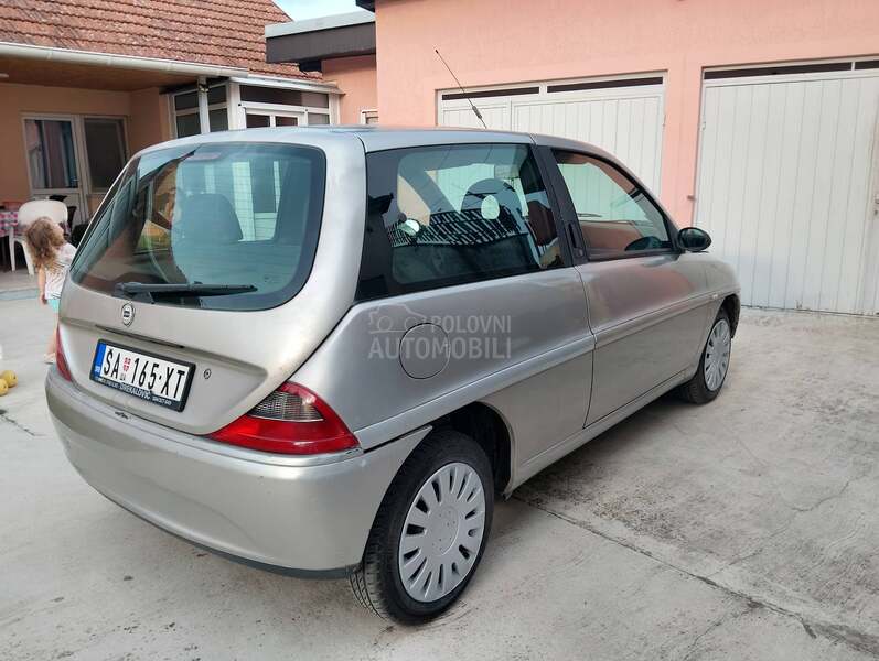 Lancia Ypsilon 1.2 8v