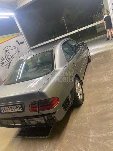 Mercedes Benz E 200 