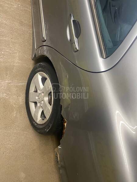 Mercedes Benz E 200 