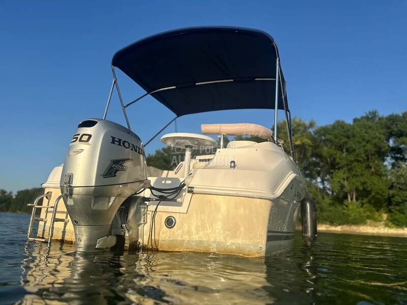 Quicksilver Activ 470 cabin