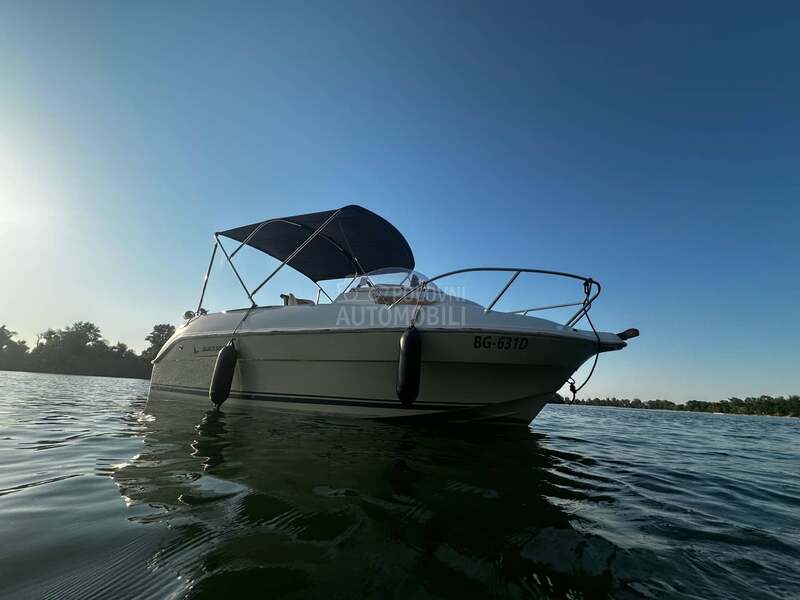 Quicksilver Activ 470 cabin