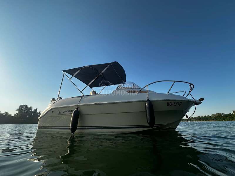 Quicksilver Activ 470 cabin