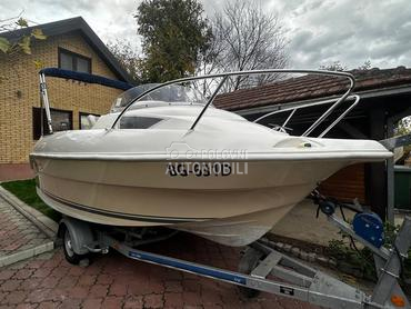 Quicksilver Activ 470 cabin