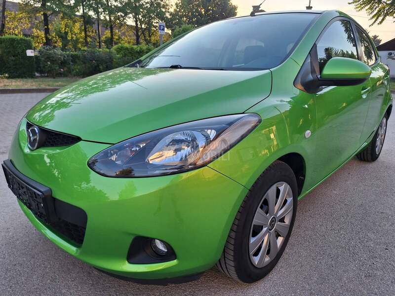 Mazda 2 POGLEDATI TEXT