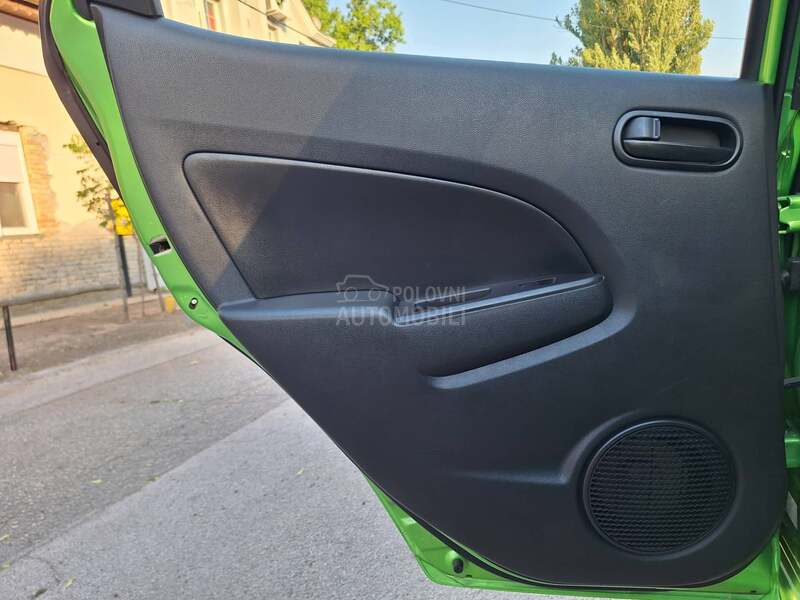 Mazda 2 POGLEDATI TEXT