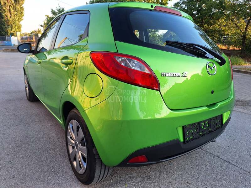 Mazda 2 POGLEDATI TEXT