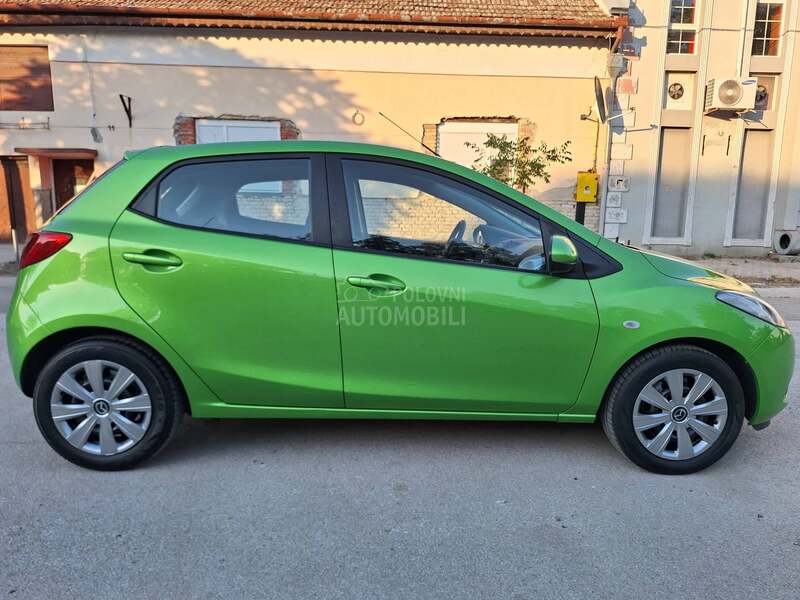 Mazda 2 POGLEDATI TEXT