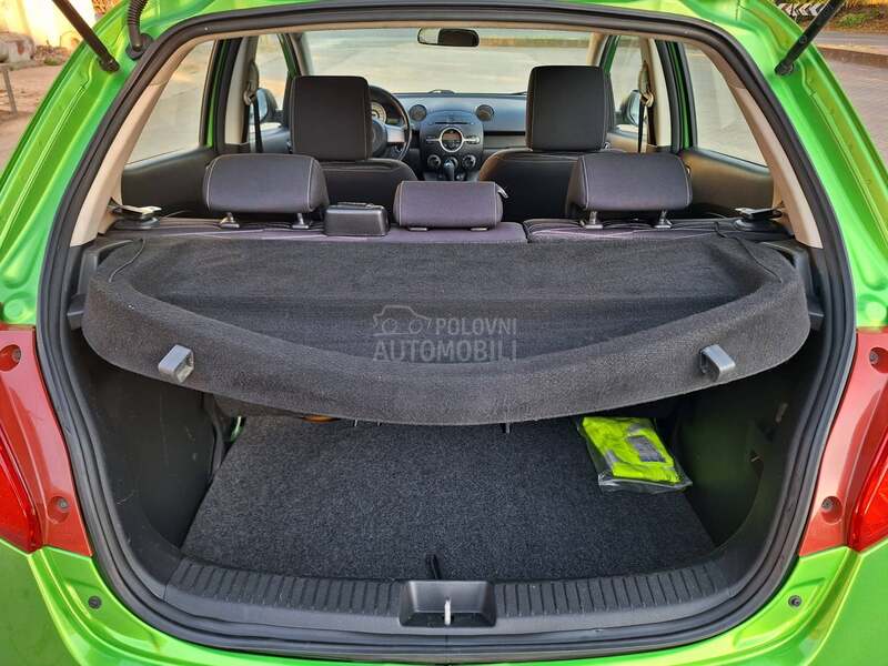 Mazda 2 POGLEDATI TEXT