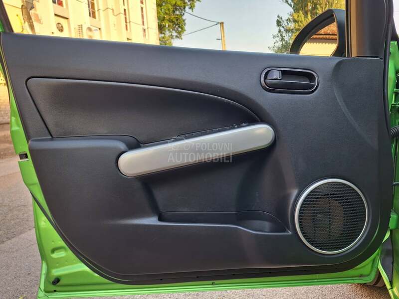 Mazda 2 POGLEDATI TEXT
