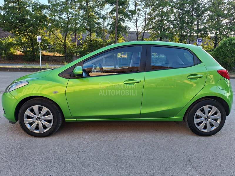Mazda 2 POGLEDATI TEXT