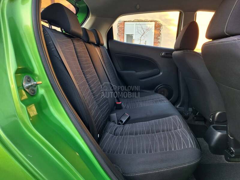 Mazda 2 POGLEDATI TEXT