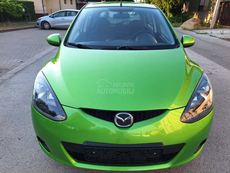 Mazda 2 POGLEDATI TEXT