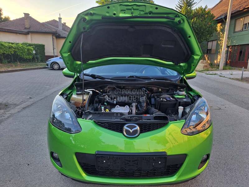 Mazda 2 POGLEDATI TEXT