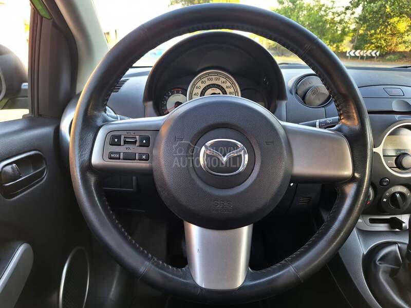 Mazda 2 POGLEDATI TEXT