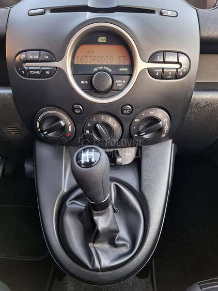 Mazda 2 POGLEDATI TEXT