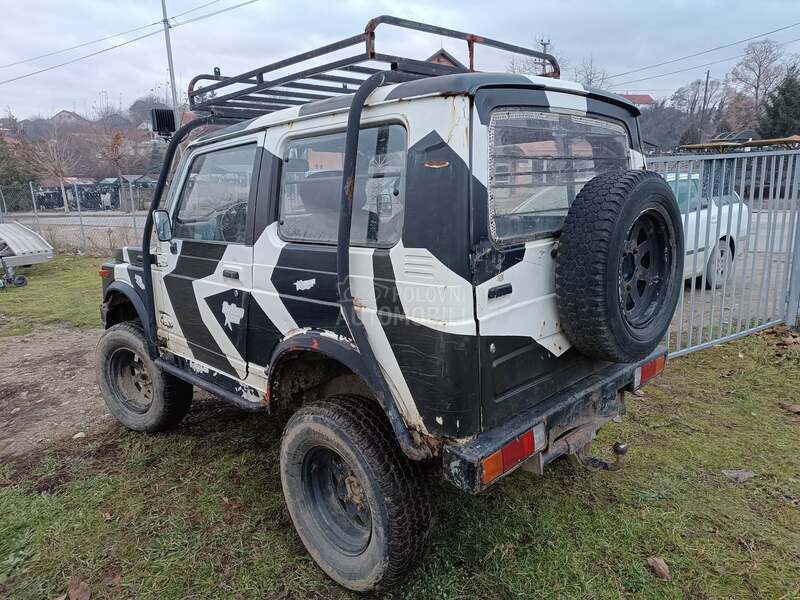 Suzuki SJ Samurai 