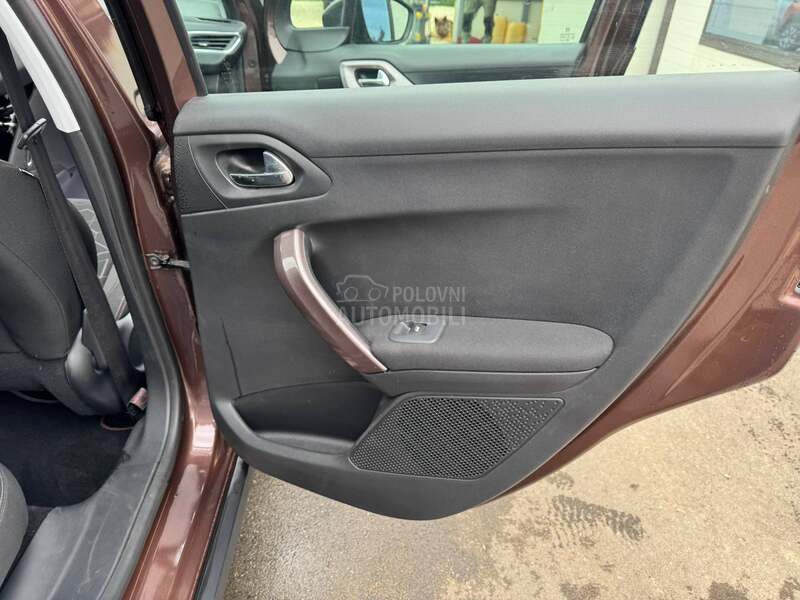 Peugeot 2008 1,2 i