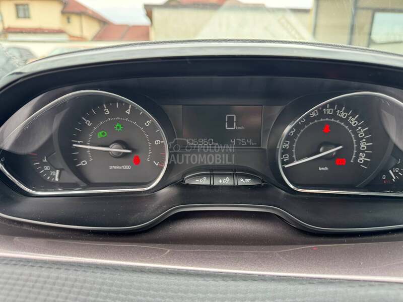 Peugeot 2008 1,2 i