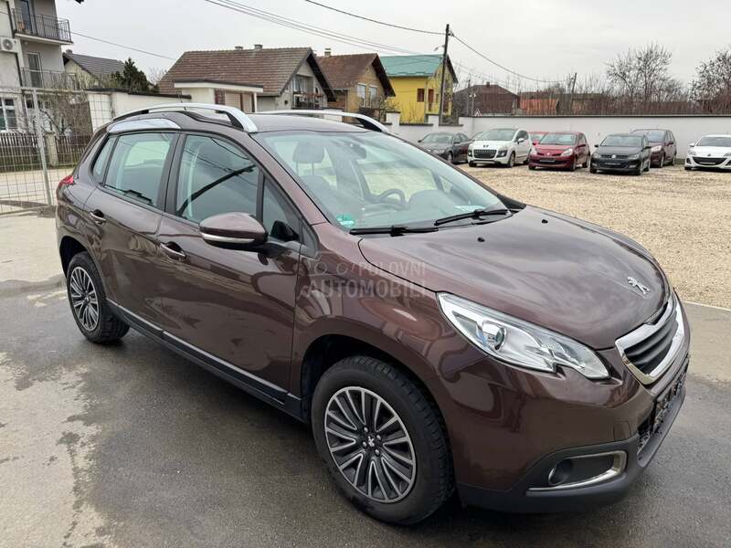 Peugeot 2008 1,2 i