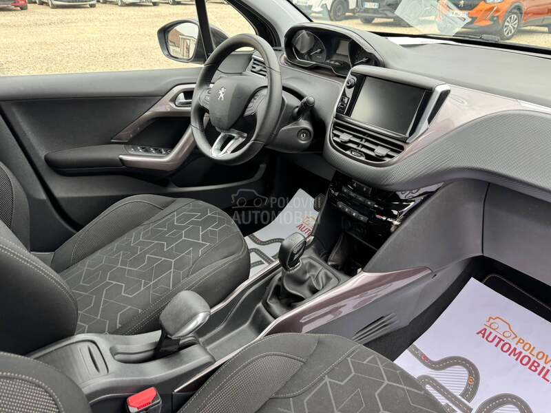 Peugeot 2008 1,2 i
