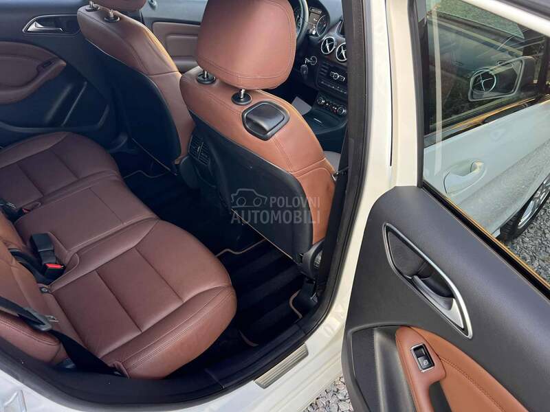 Mercedes Benz B 200 Luxury/Aut7G/Led/ACC