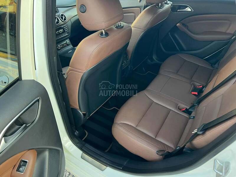 Mercedes Benz B 200 Luxury/Aut7G/Led/ACC