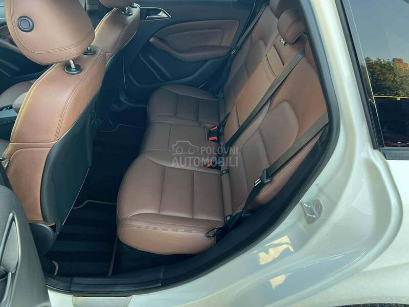 Mercedes Benz B 200 Luxury/Aut7G/Led/ACC