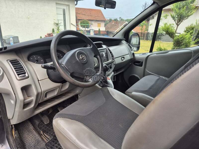 Opel Vivaro 2.5 d