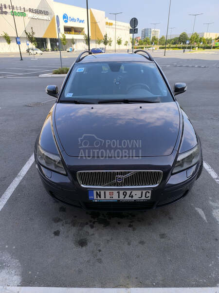 Volvo V50 