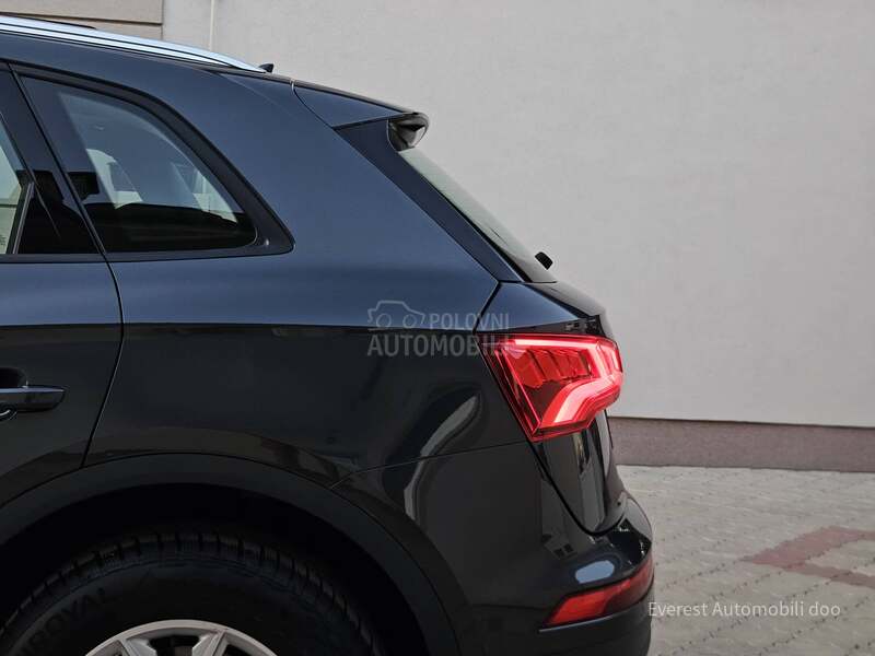 Audi Q5 2.0/QUATT/PANO/MATR