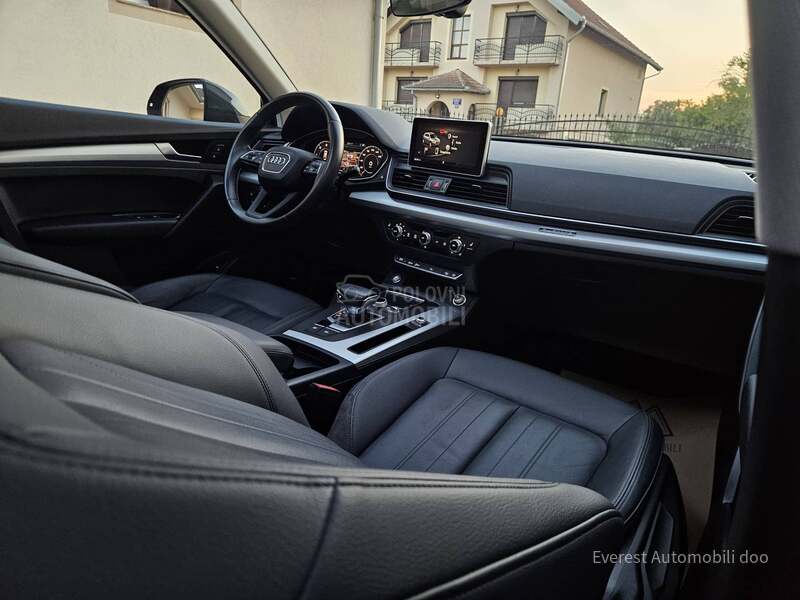 Audi Q5 2.0/QUATT/PANO/MATR