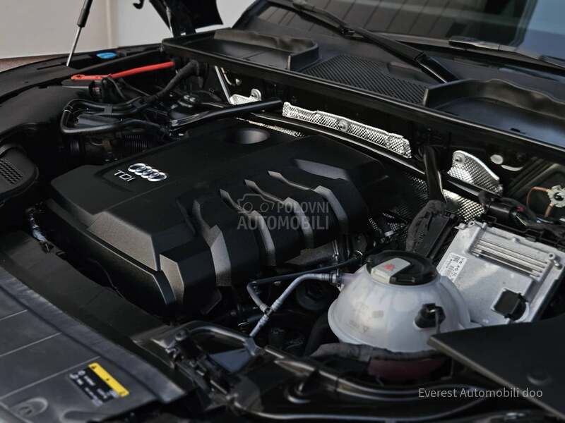 Audi Q5 2.0/QUATT/PANO/MATR