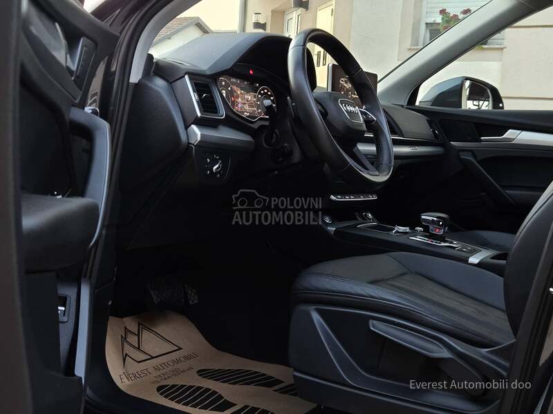 Audi Q5 2.0/QUATT/PANO/MATR
