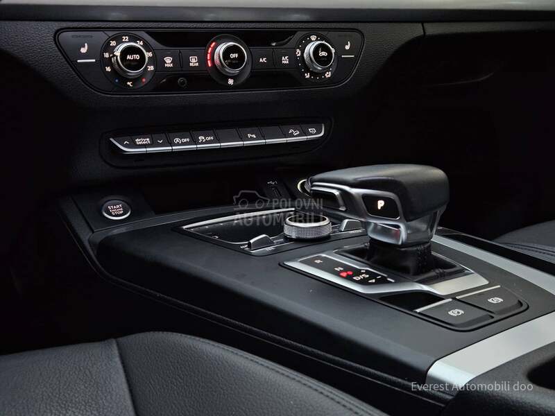 Audi Q5 2.0/QUATT/PANO/MATR