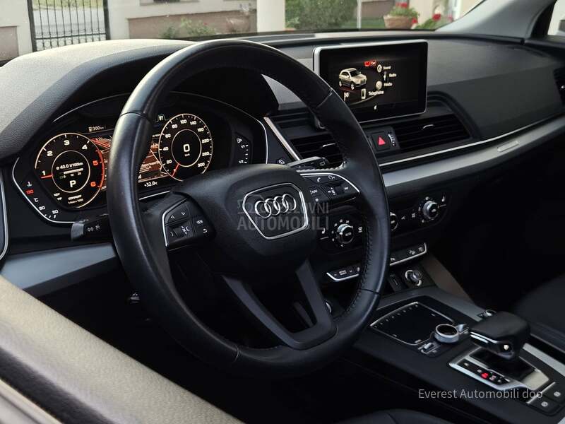 Audi Q5 2.0/QUATT/PANO/MATR