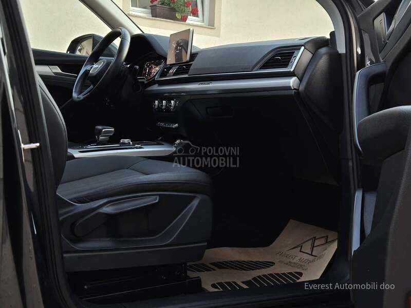Audi Q5 2.0/QUATT/PANO/MATR