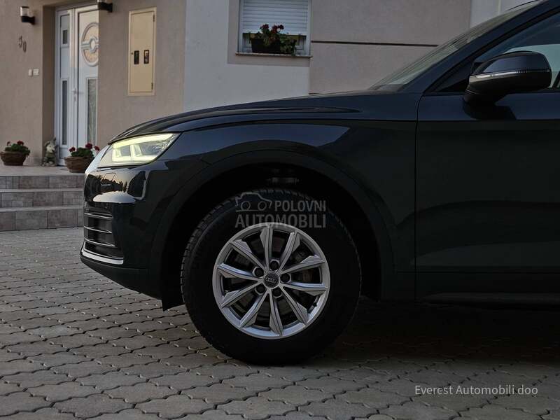 Audi Q5 2.0/QUATT/PANO/MATR