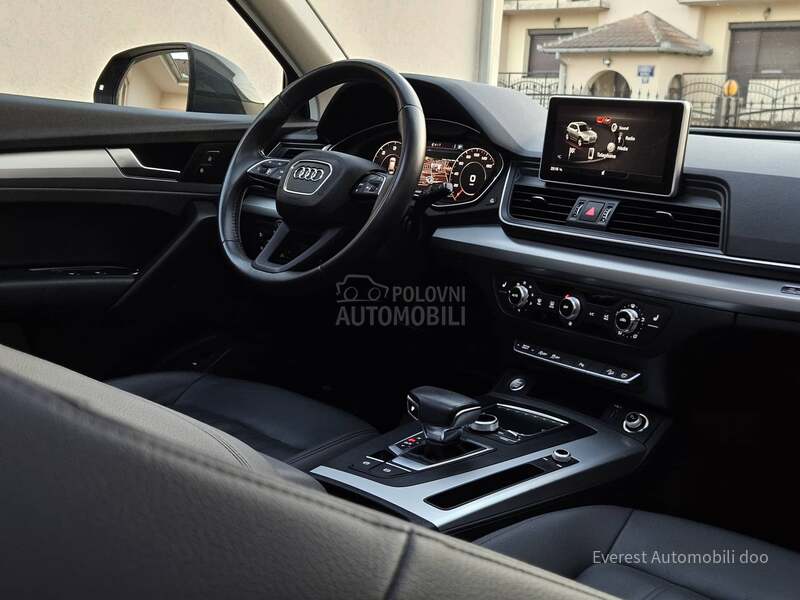 Audi Q5 2.0/QUATT/PANO/MATR