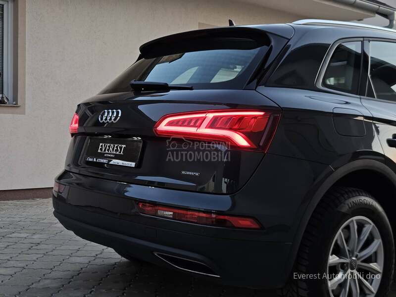 Audi Q5 2.0/QUATT/PANO/MATR