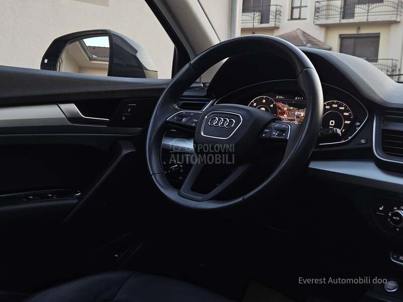 Audi Q5 2.0/QUATT/PANO/MATR