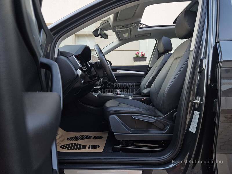 Audi Q5 2.0/QUATT/PANO/MATR