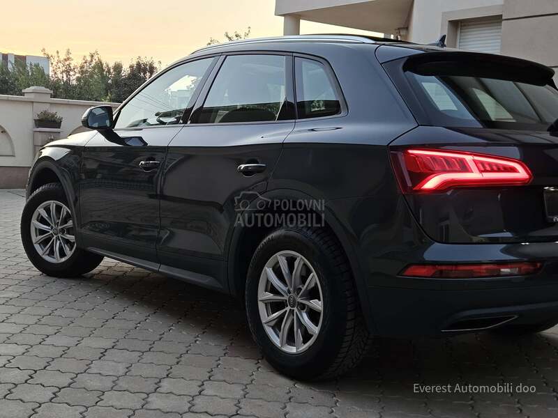 Audi Q5 2.0/QUATT/PANO/MATR