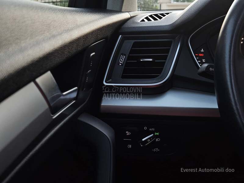 Audi Q5 2.0/QUATT/PANO/MATR