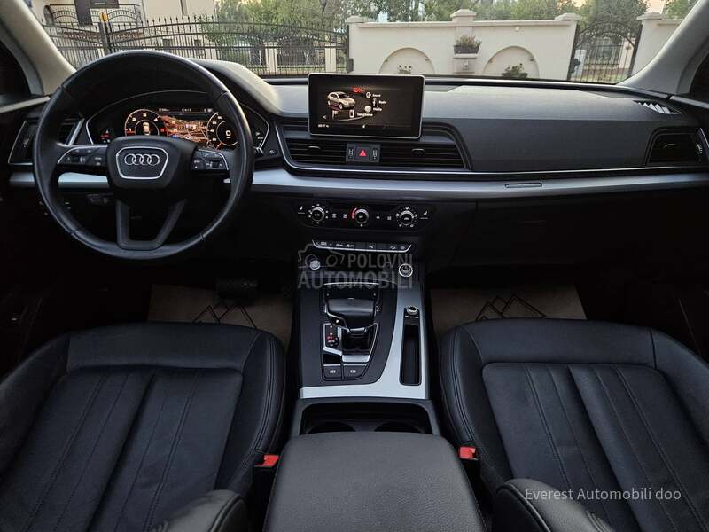Audi Q5 2.0/QUATT/PANO/MATR
