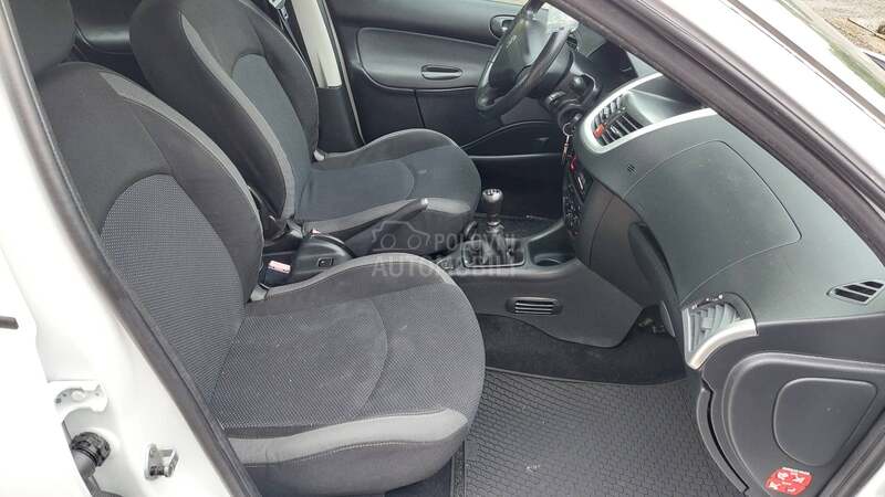 Peugeot 206 plus 1.1