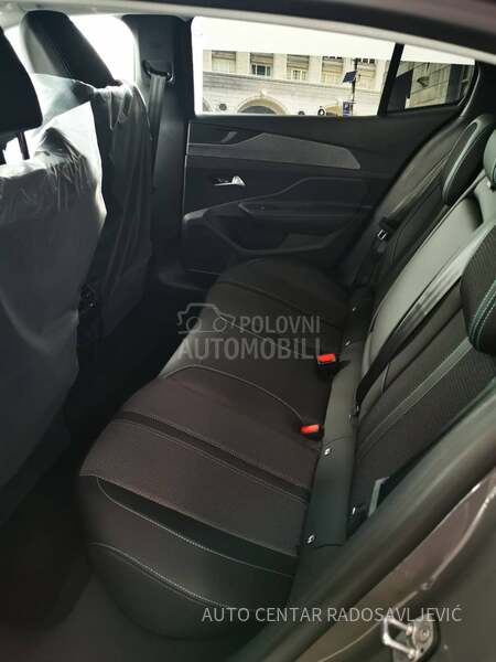 Peugeot 408 1.6E  215