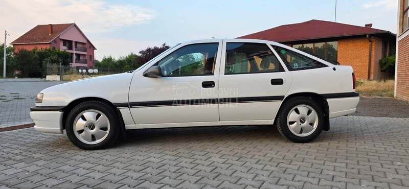 Opel Vectra A Buduci Klasici