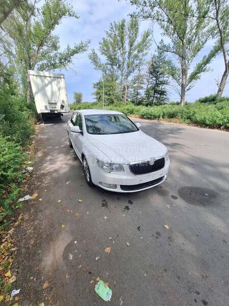 Škoda Superb 2009. god. -  kompletan auto u delovima