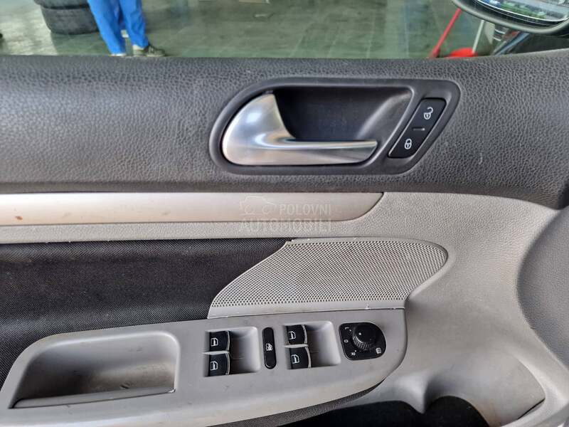 Volkswagen Golf 5 1.6 G A S